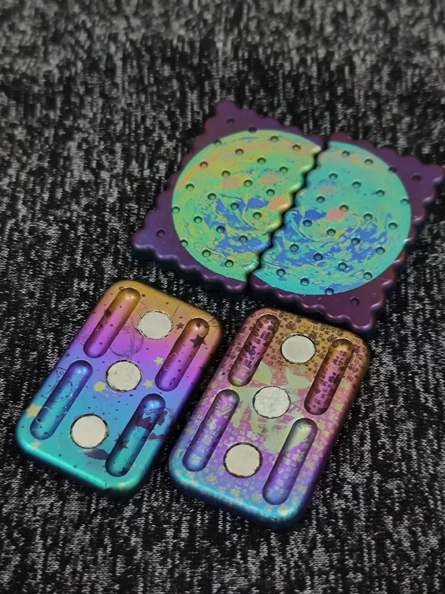 Biscuit Titanium