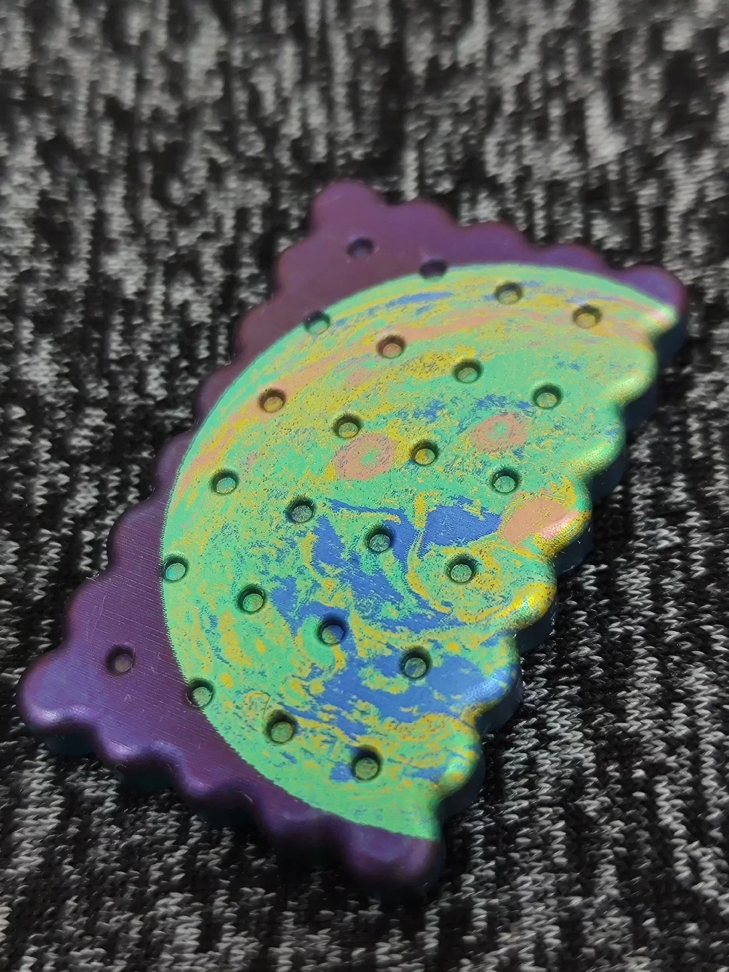 Biscuit Titanium