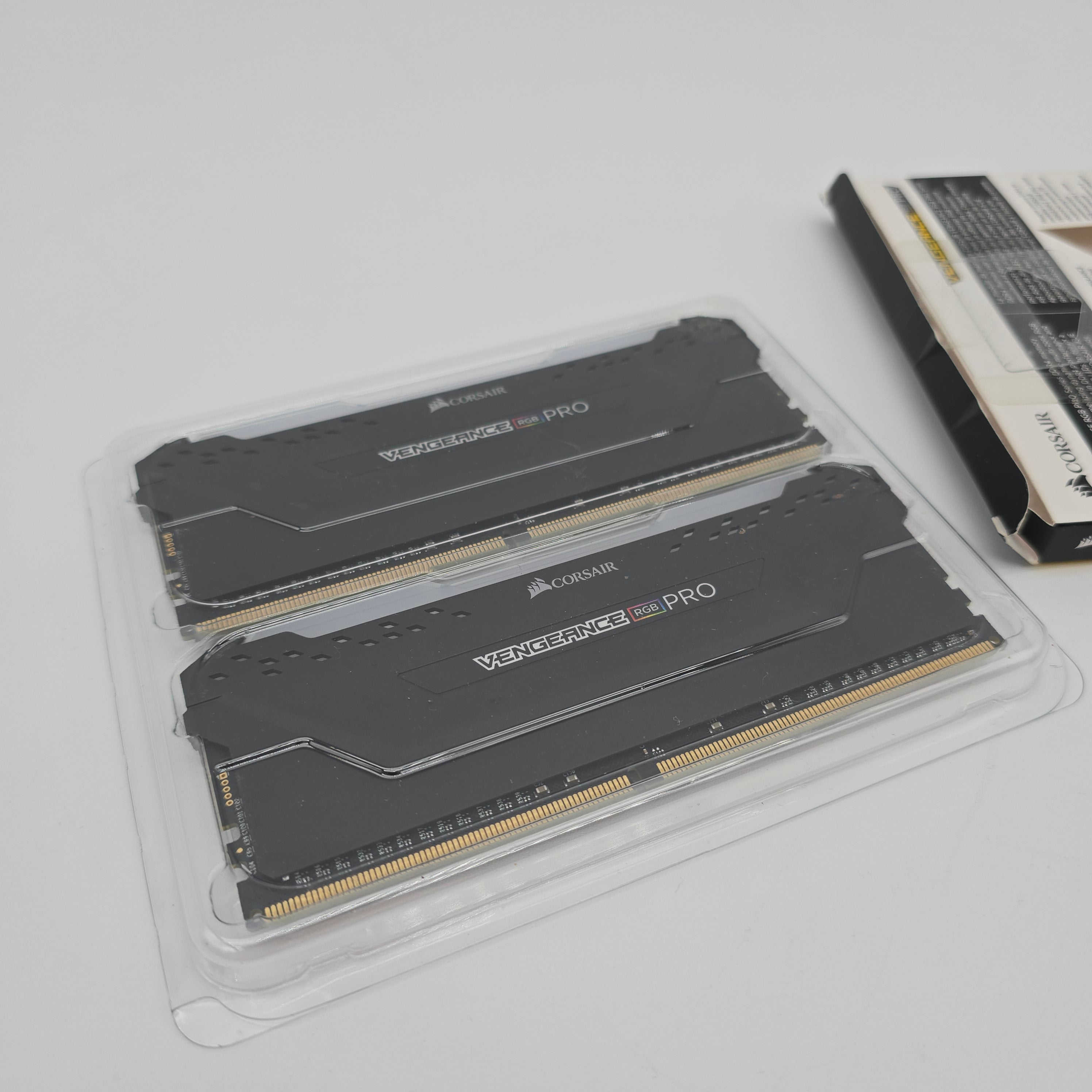 32GB DDR4 RAM 3600MHz Corsair Vengeance RGB Pro, 3600MHz, 2x16GB, CL18-22-22-42