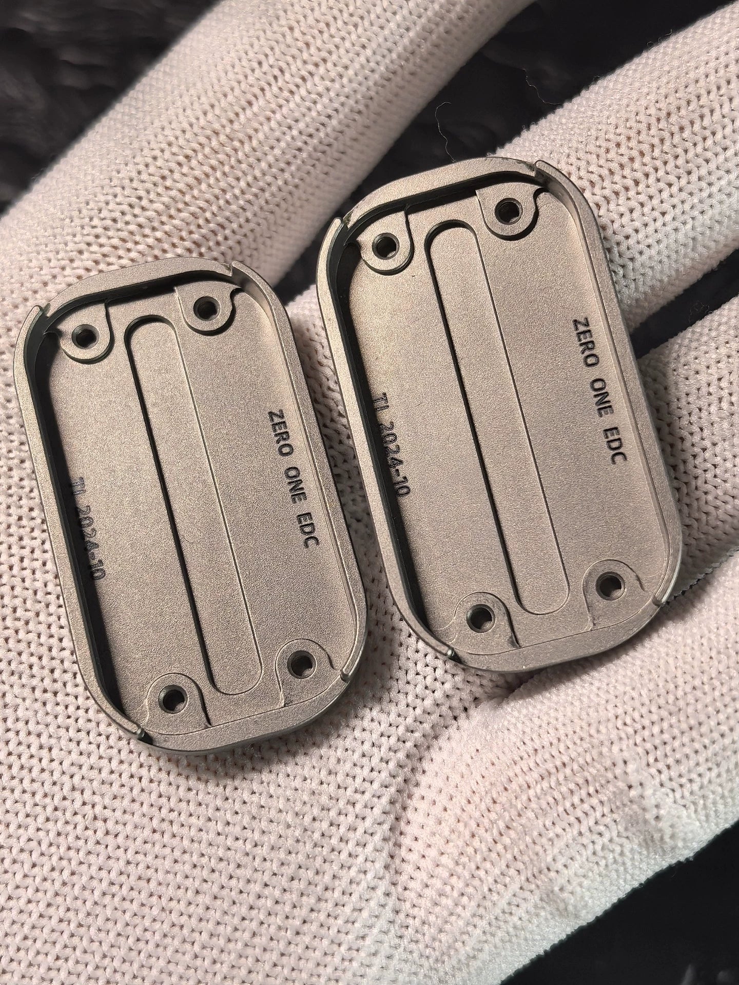 01EDC Slider No.11 Shell Titanium