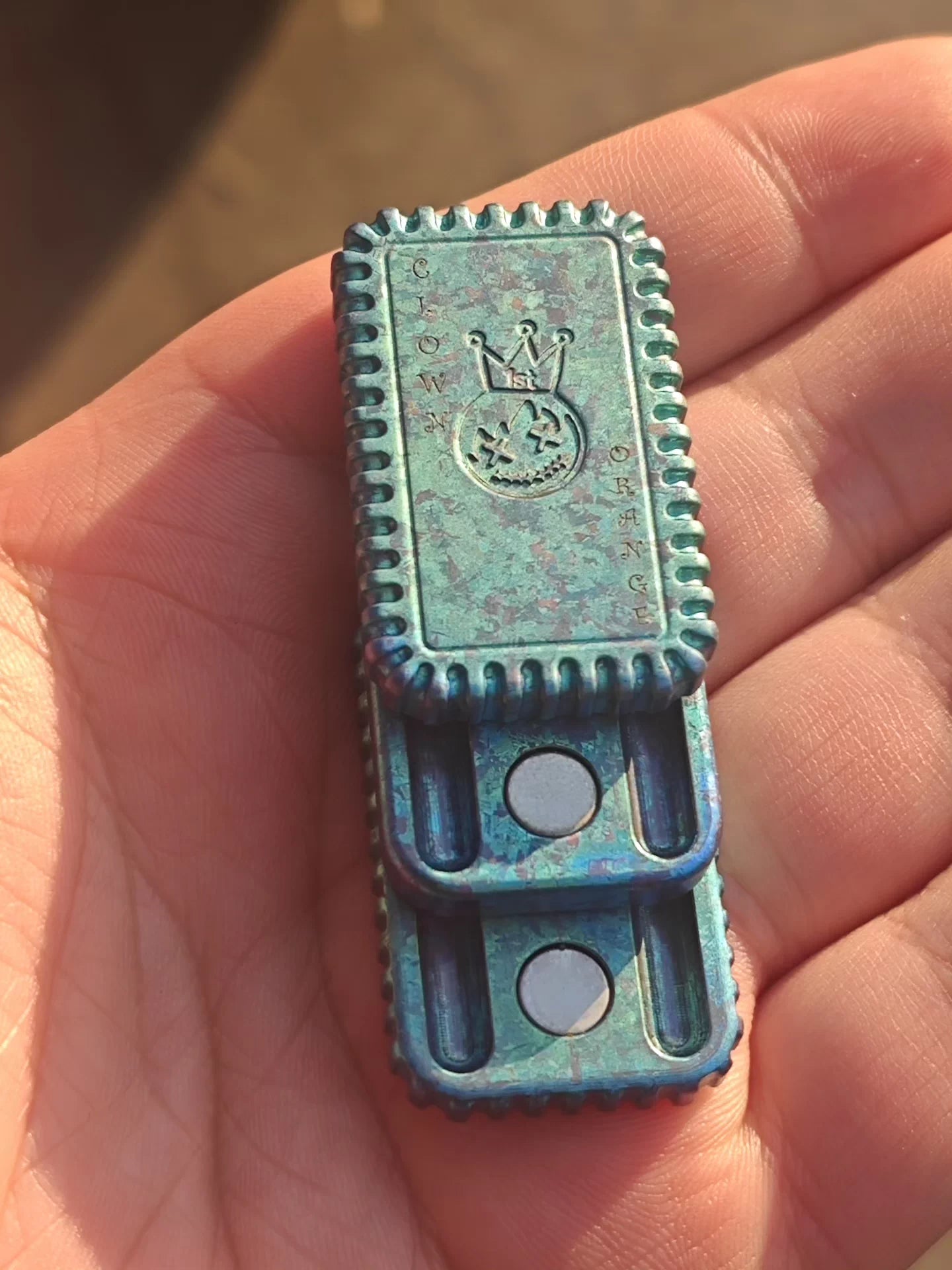 Biscuit Titanium
