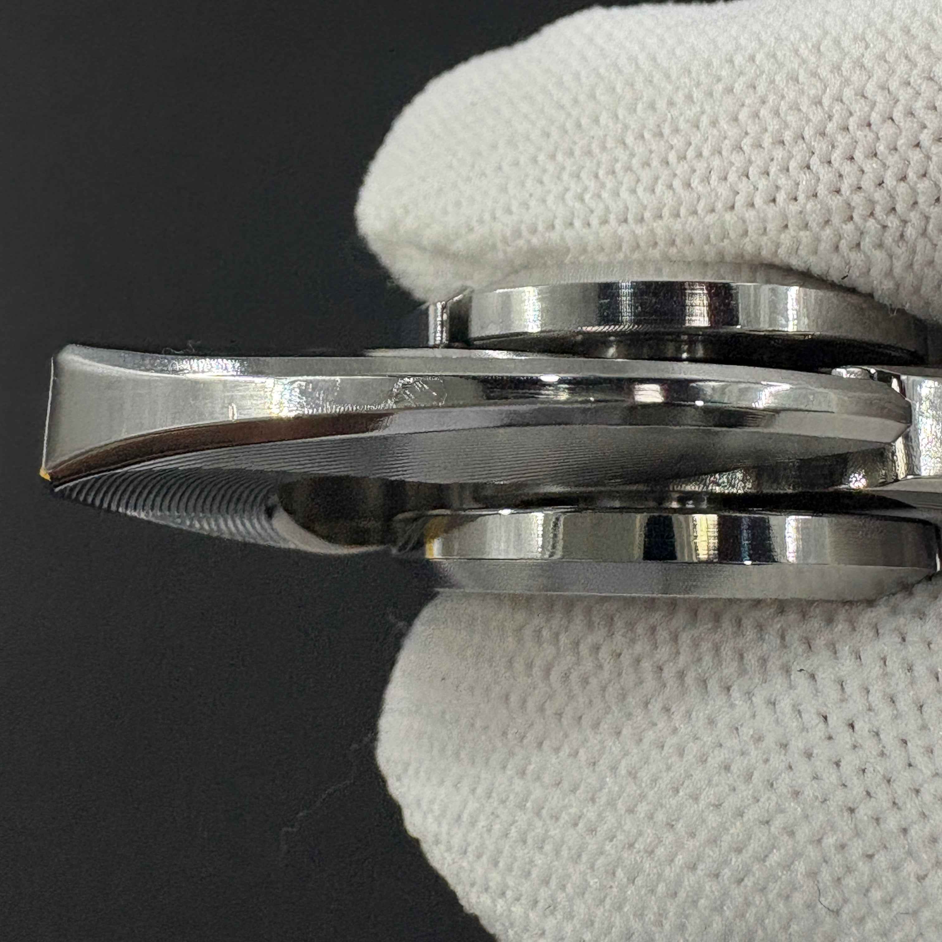 Baby Dolphin Titanium