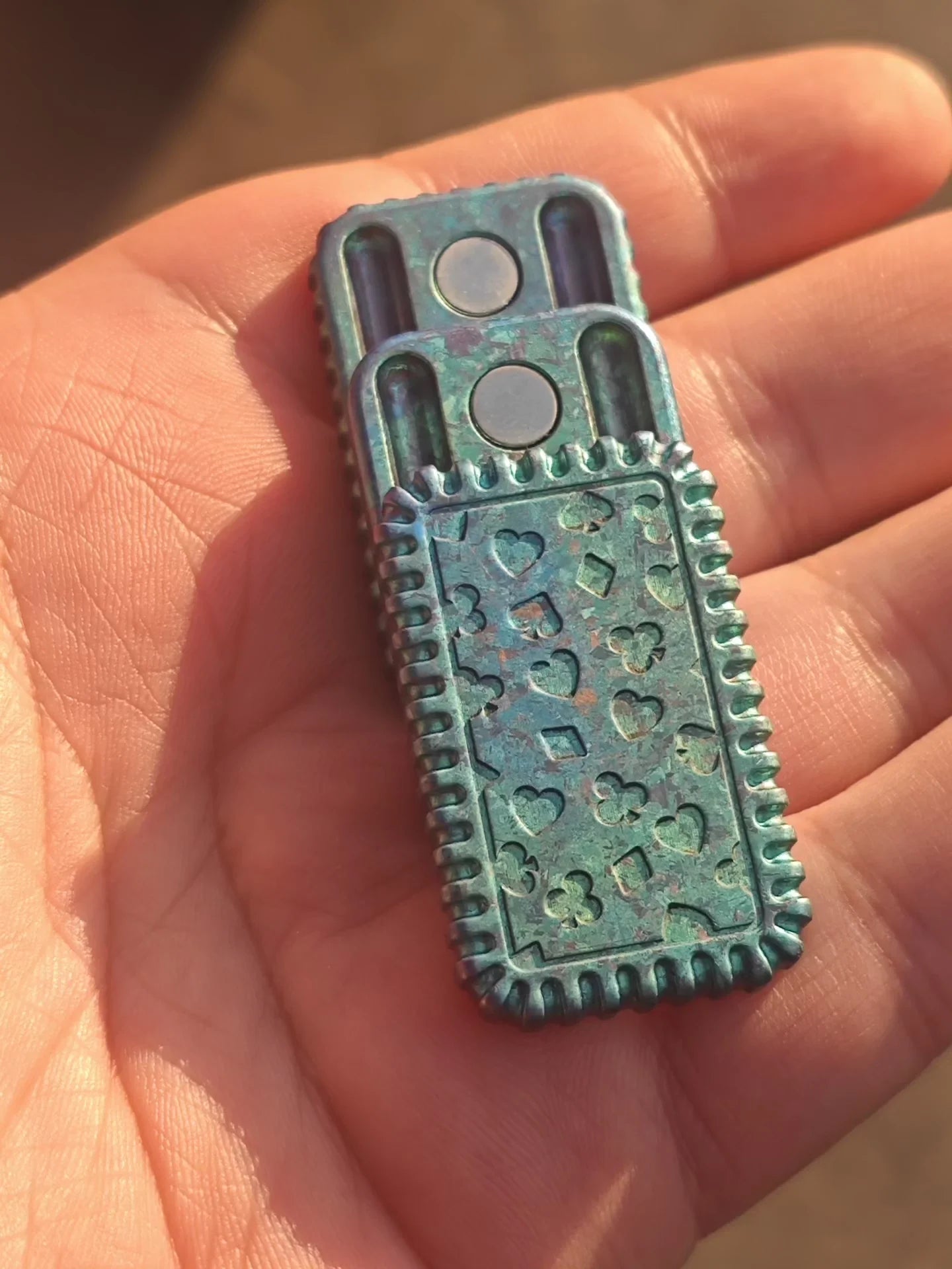 Biscuit Titanium