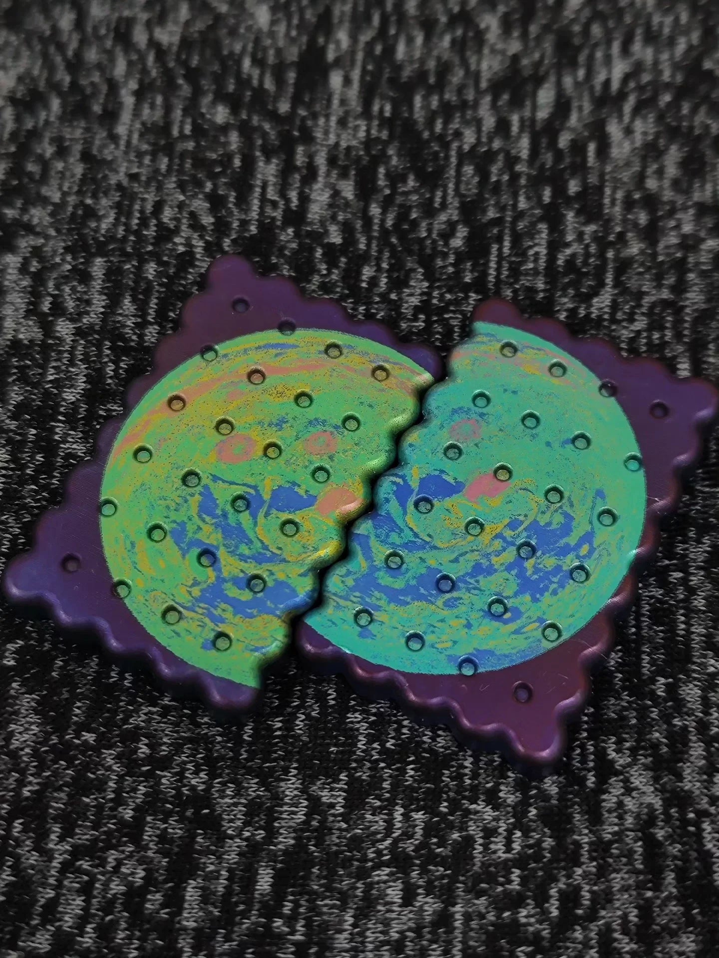 Biscuit Titanium