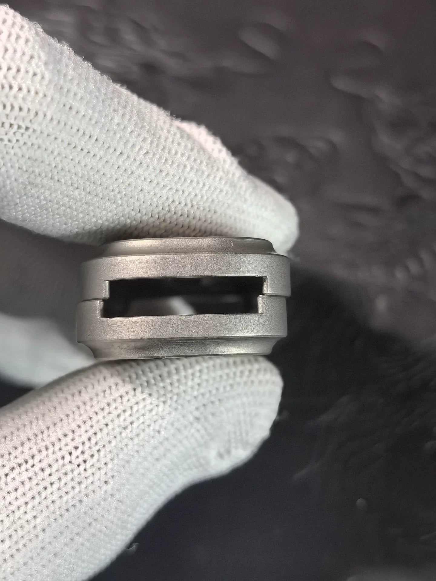 01EDC Slider No.11 Shell Titanium