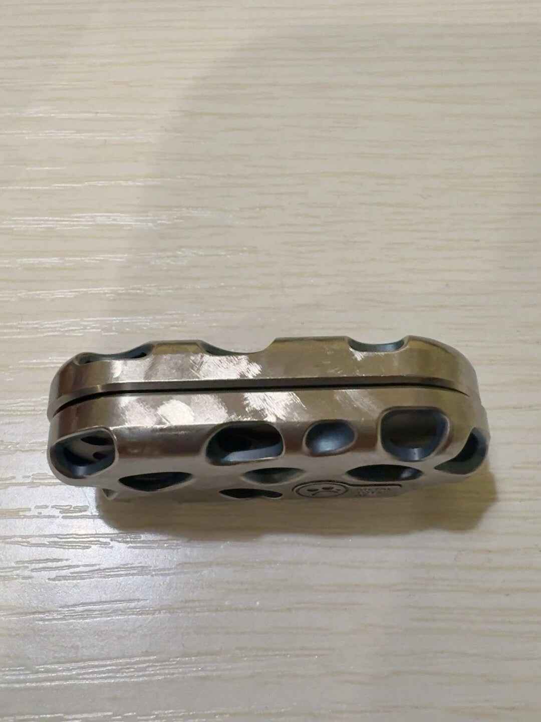 Top B, Titanium