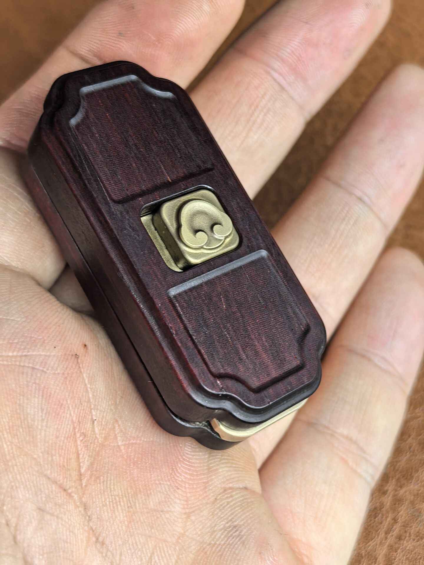 Ruyi Mechanical Slider Sandalwood