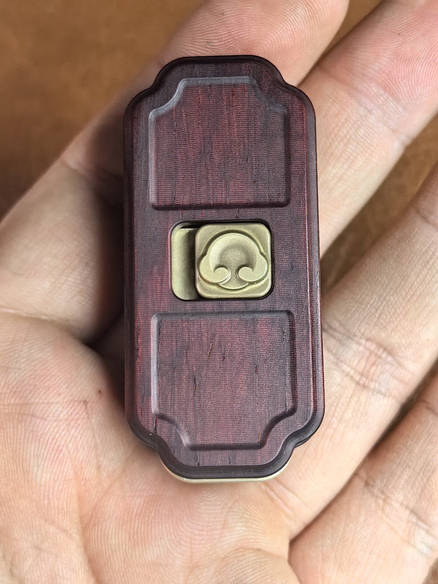 Ruyi Mechanical Slider Sandalwood