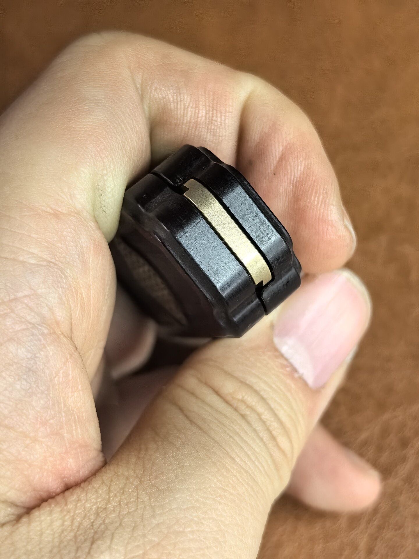 Ruyi Mechanical Slider Sandalwood