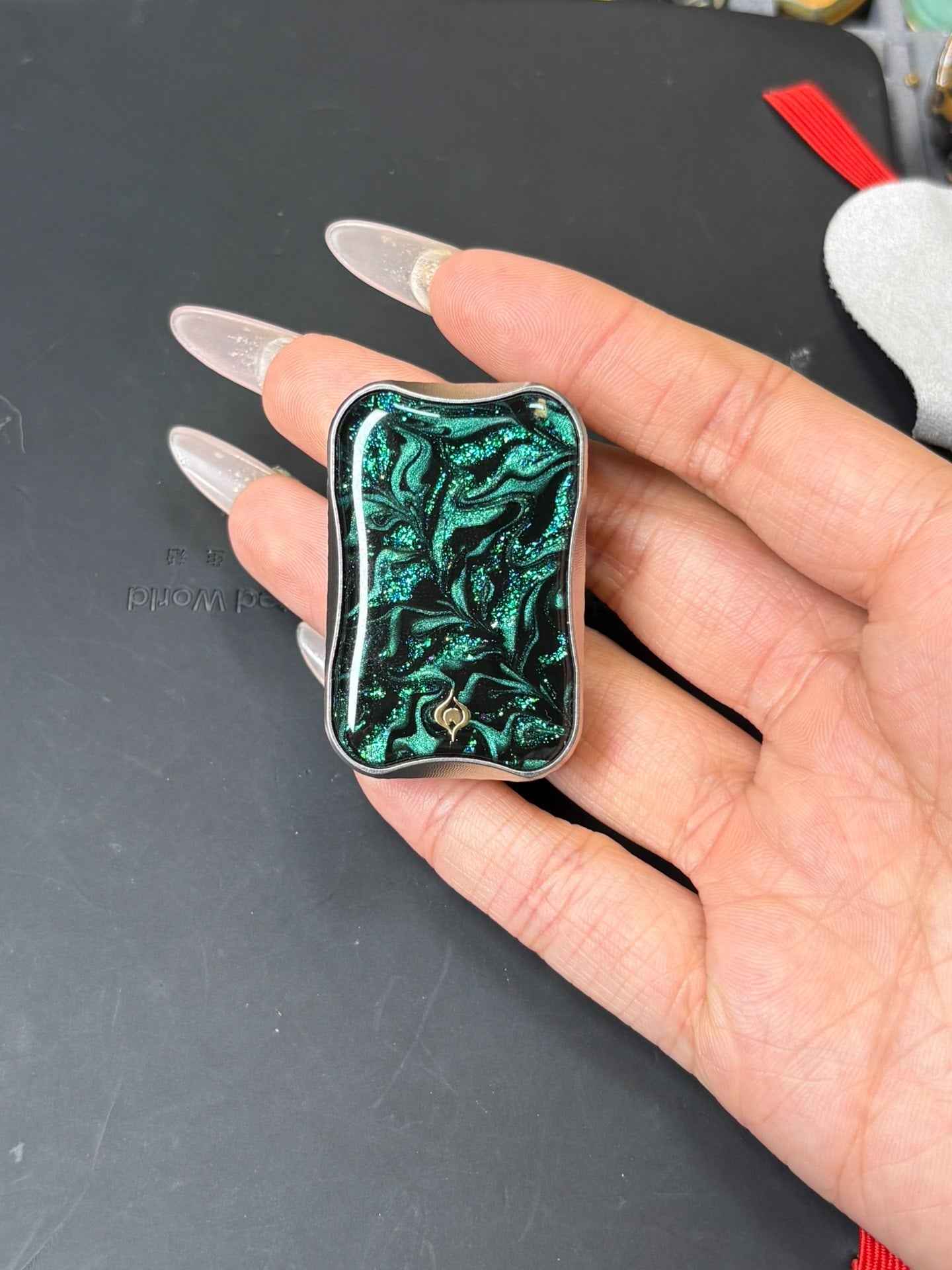 Aura Sand Titanium