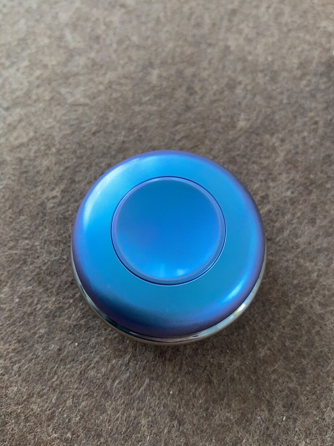 Macaron Titanium
