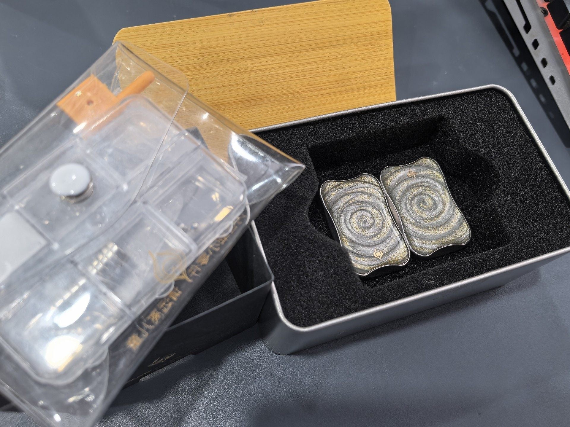 Aura Sand Titanium