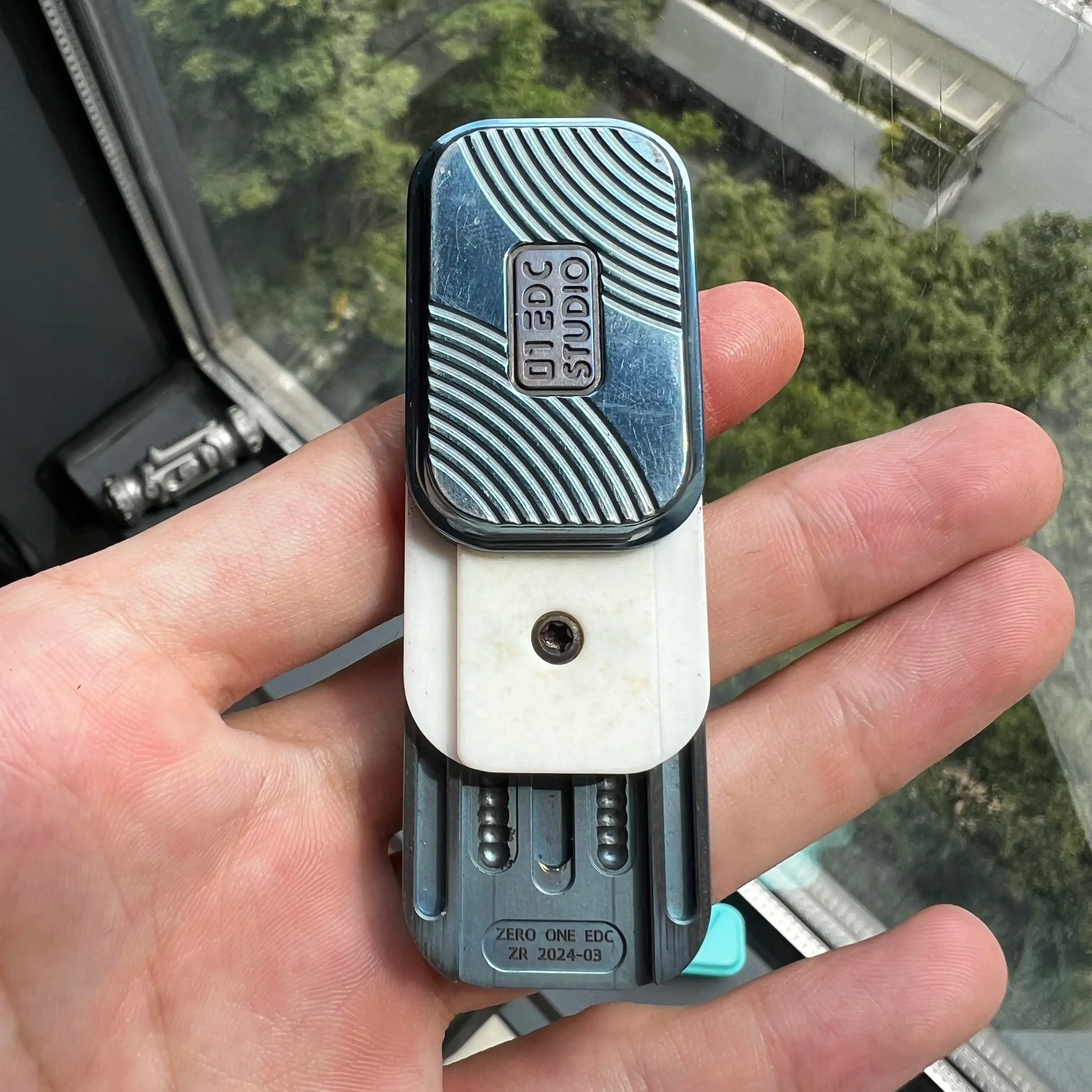 MINI Burger Zirconium Ice Blue