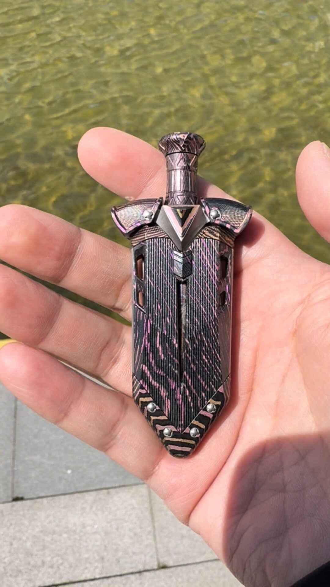 Aroundight Zircuti
