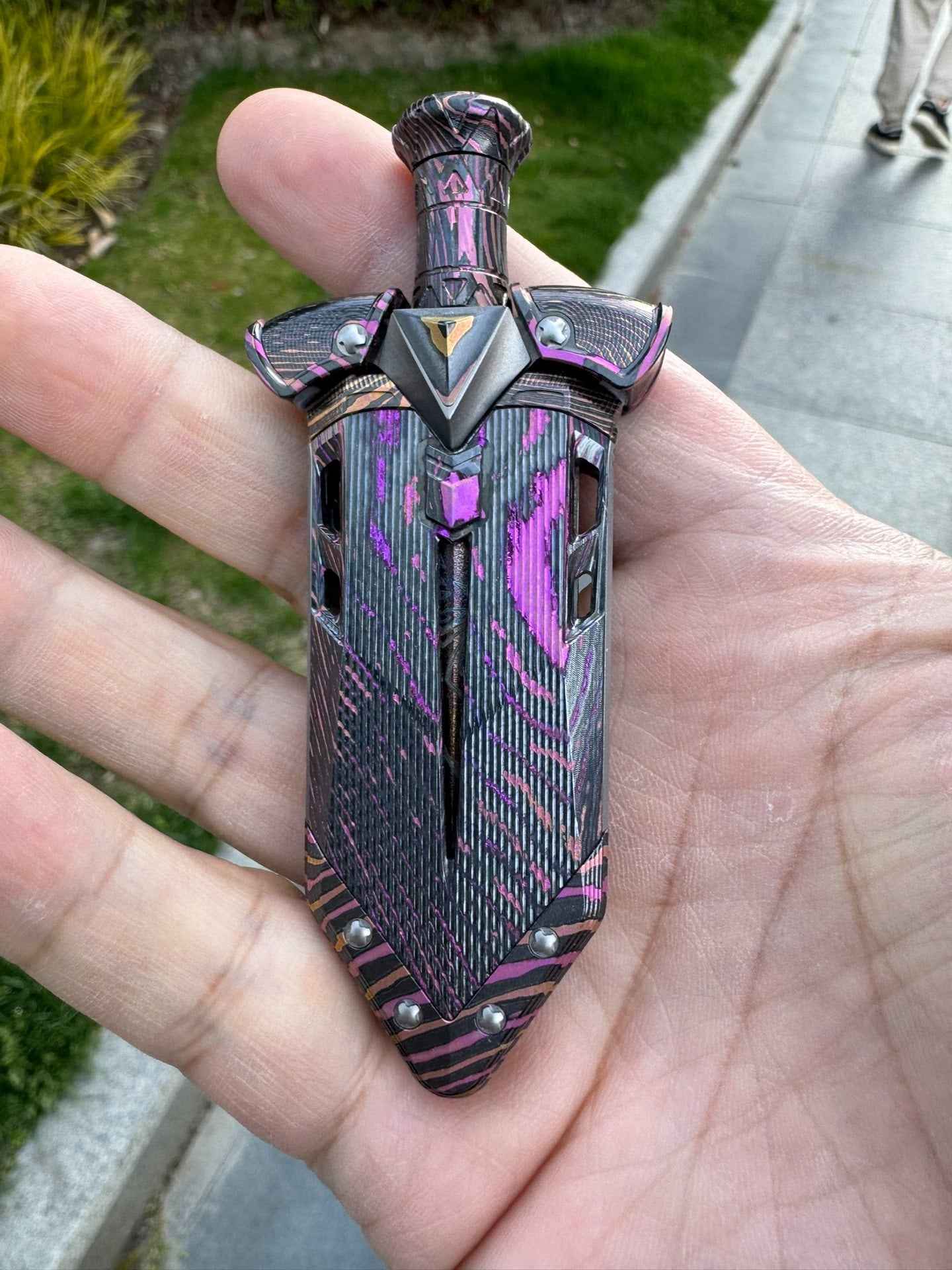 Aroundight Zircuti