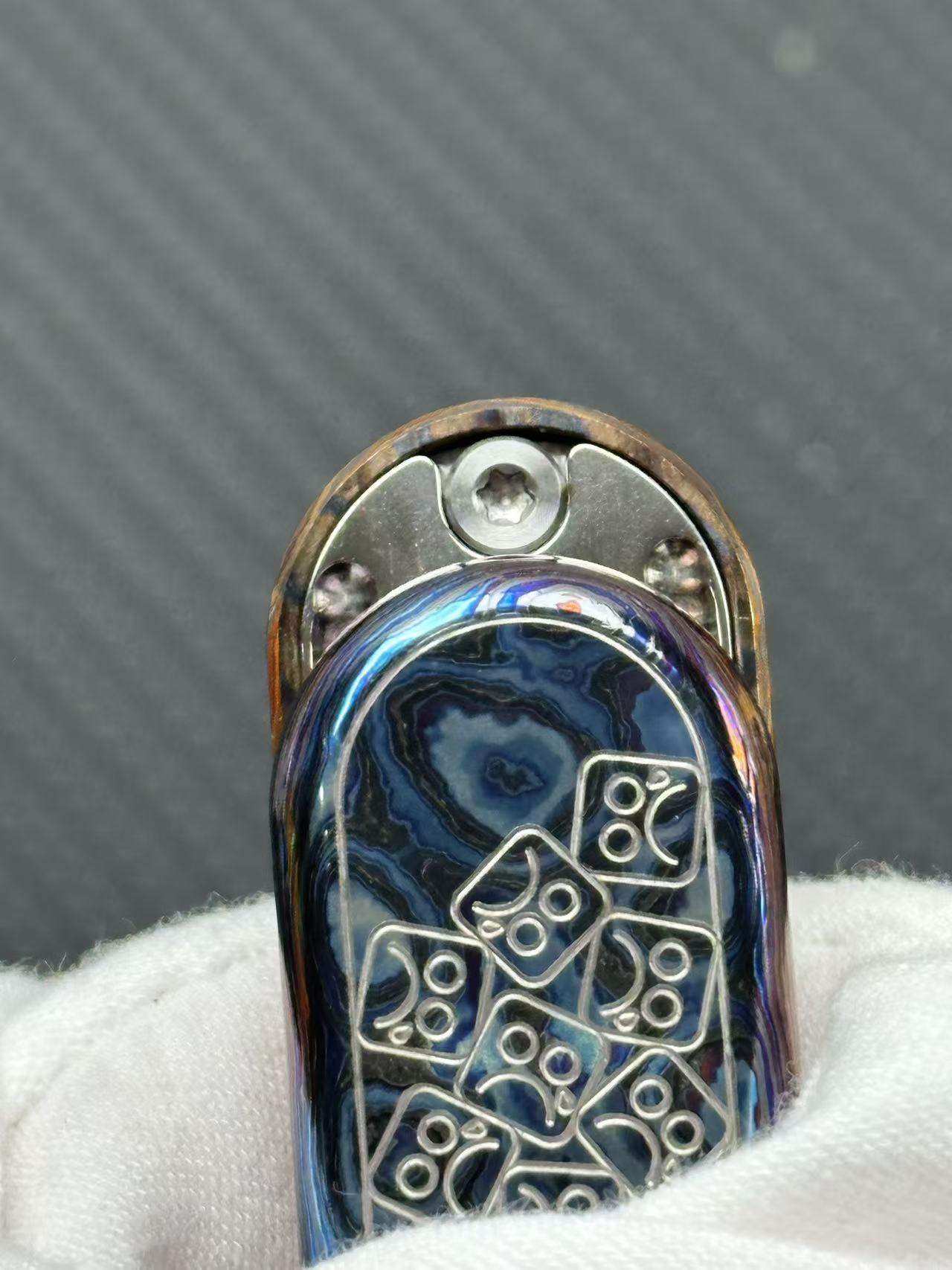 Top B Square face Zircuti