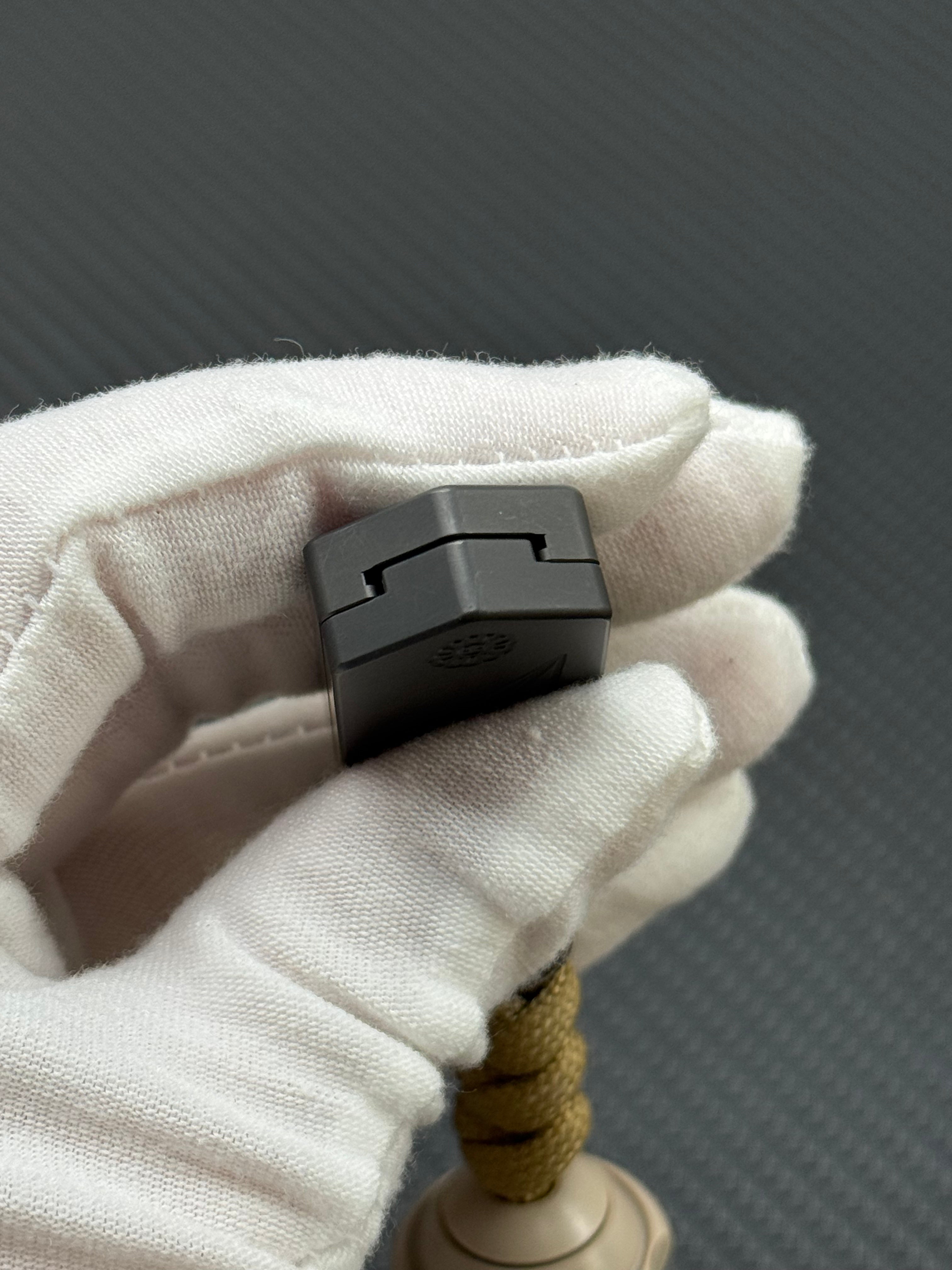 Plane Zirconium