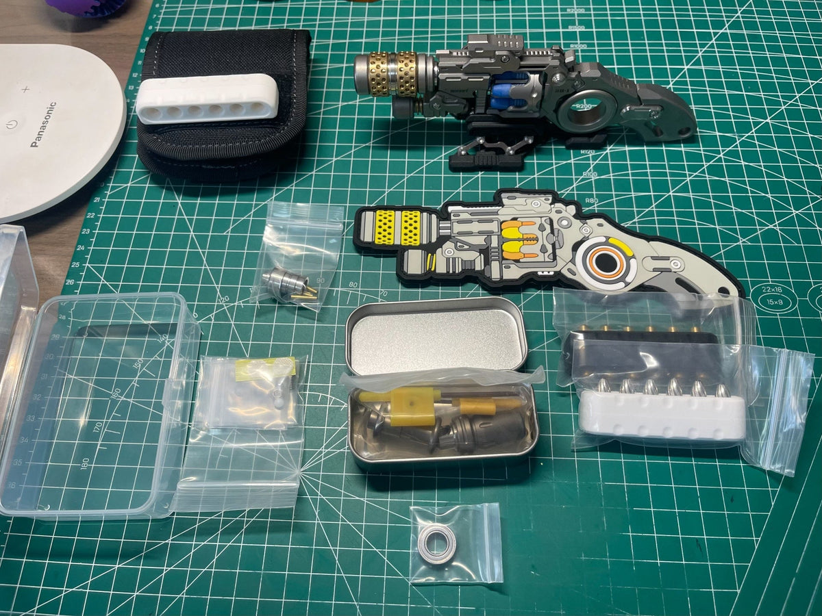 Breaker Titanium Brass + Tracer