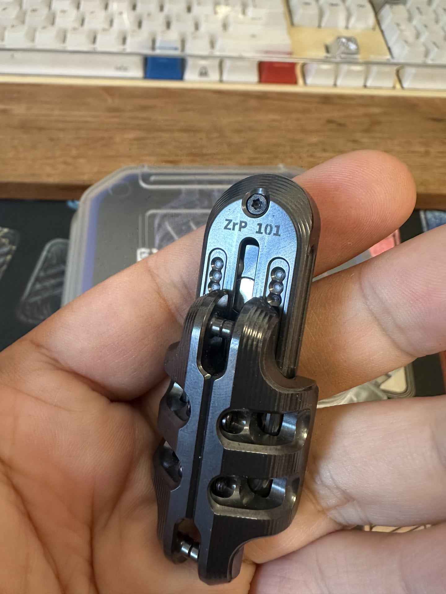 EXOSKELETON Zirconium