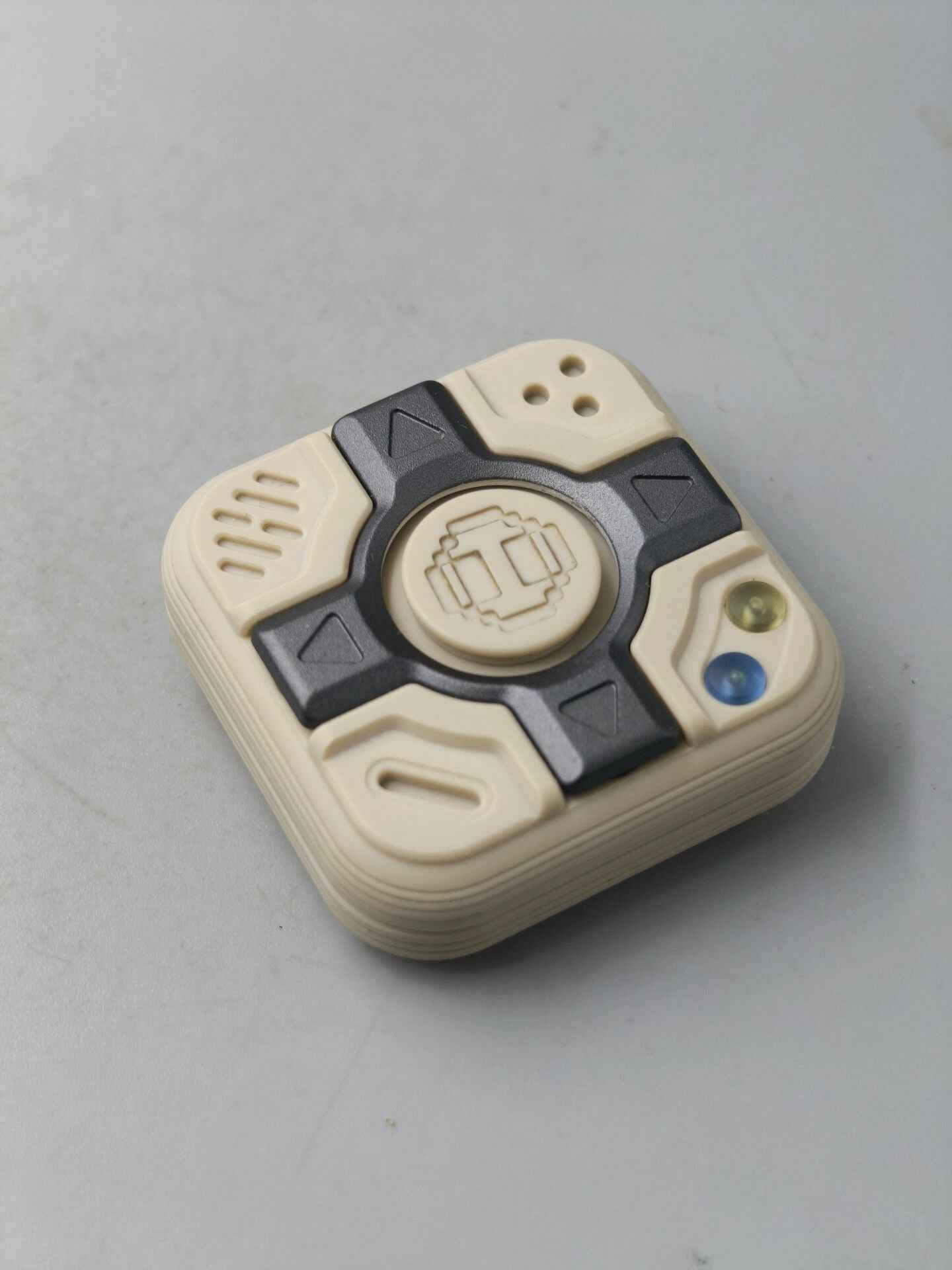 P-CUBE PEEK