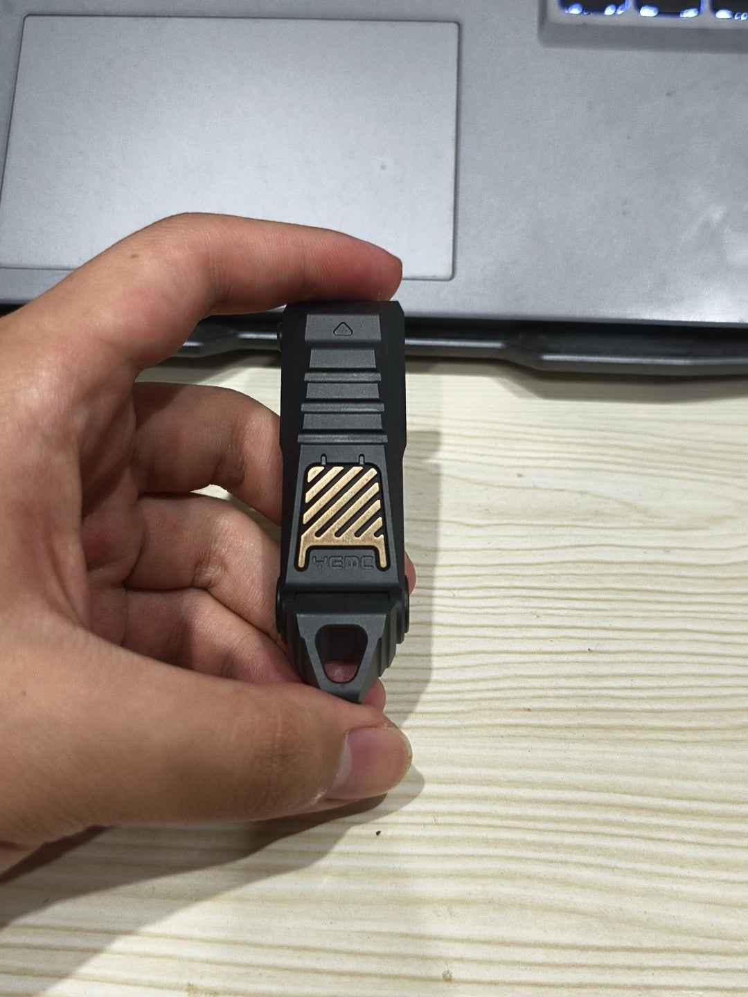 Razor Zirconium