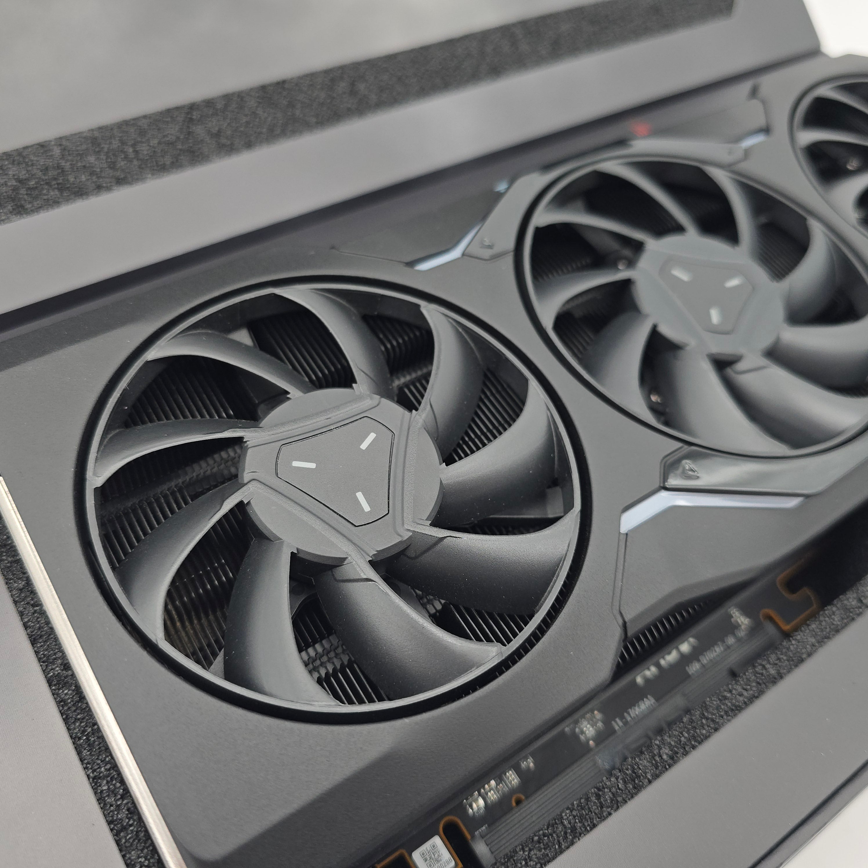 RX 7900 XTX Reference Edition 24GB, AMD Radeon Gaming Graphics Card GPU