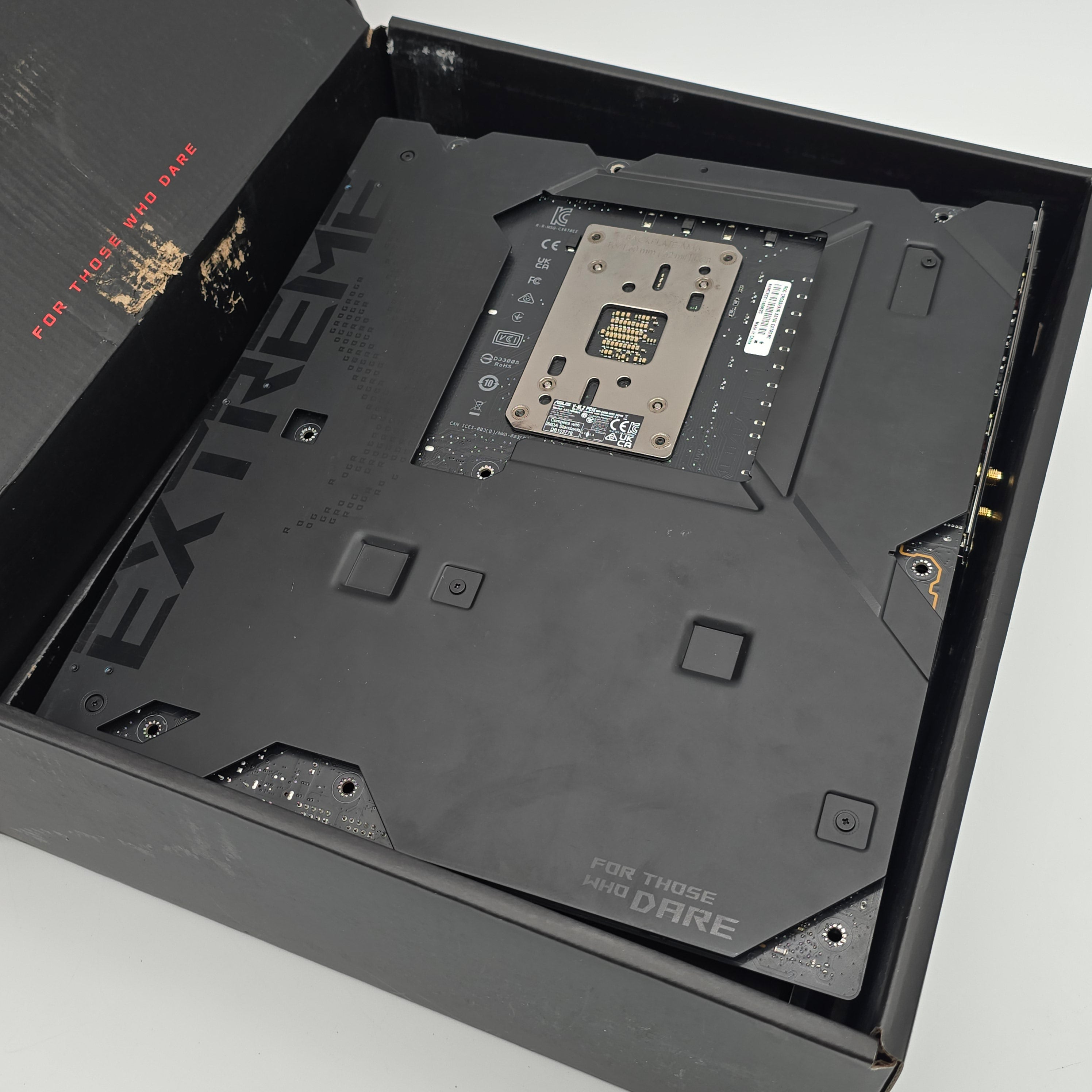 ASUS ROG Crosshair X670E Extreme, Socket AM5, ATX Desktop Gaming Motherboard