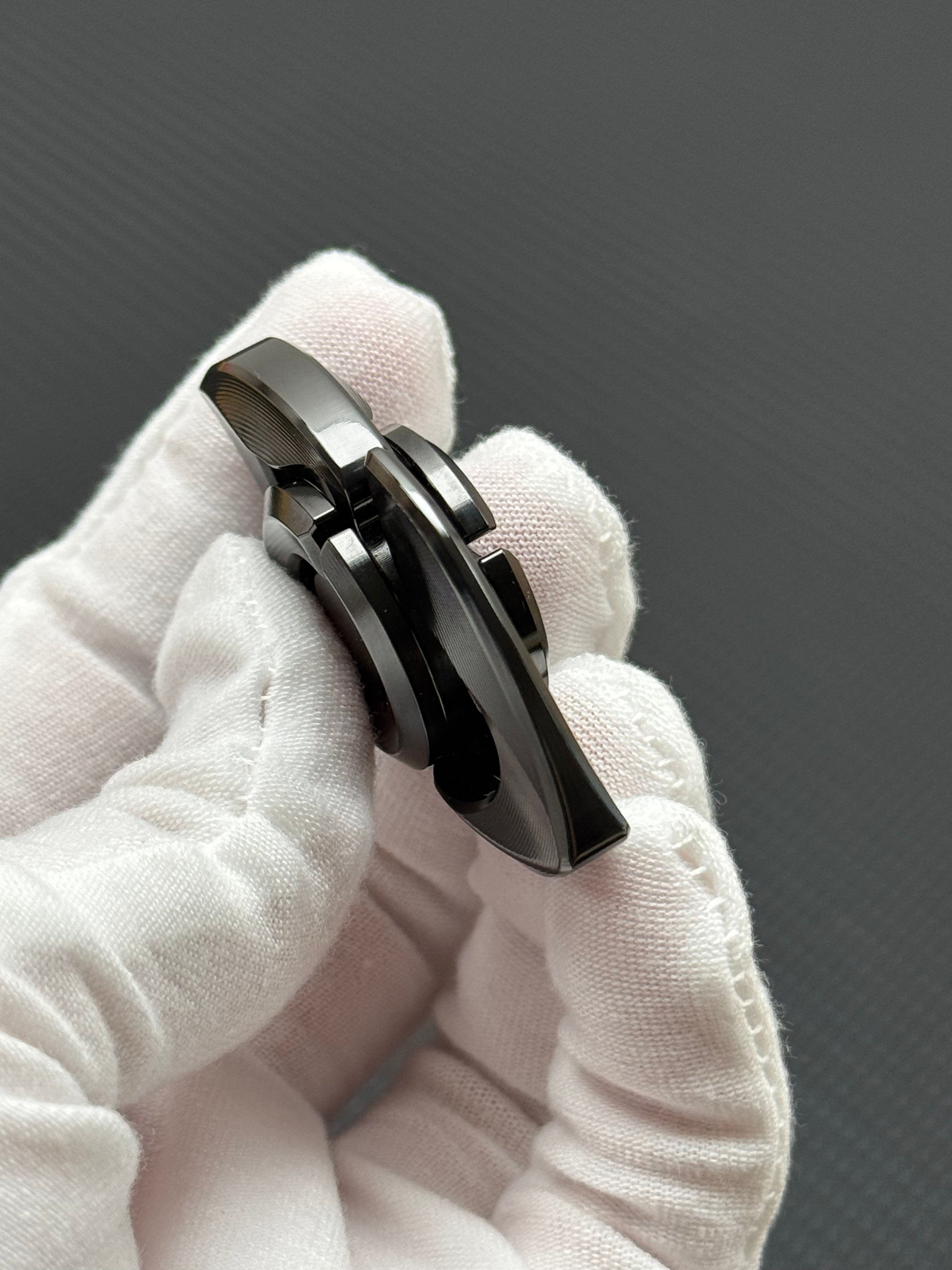 Baby Dolphin Zirconium