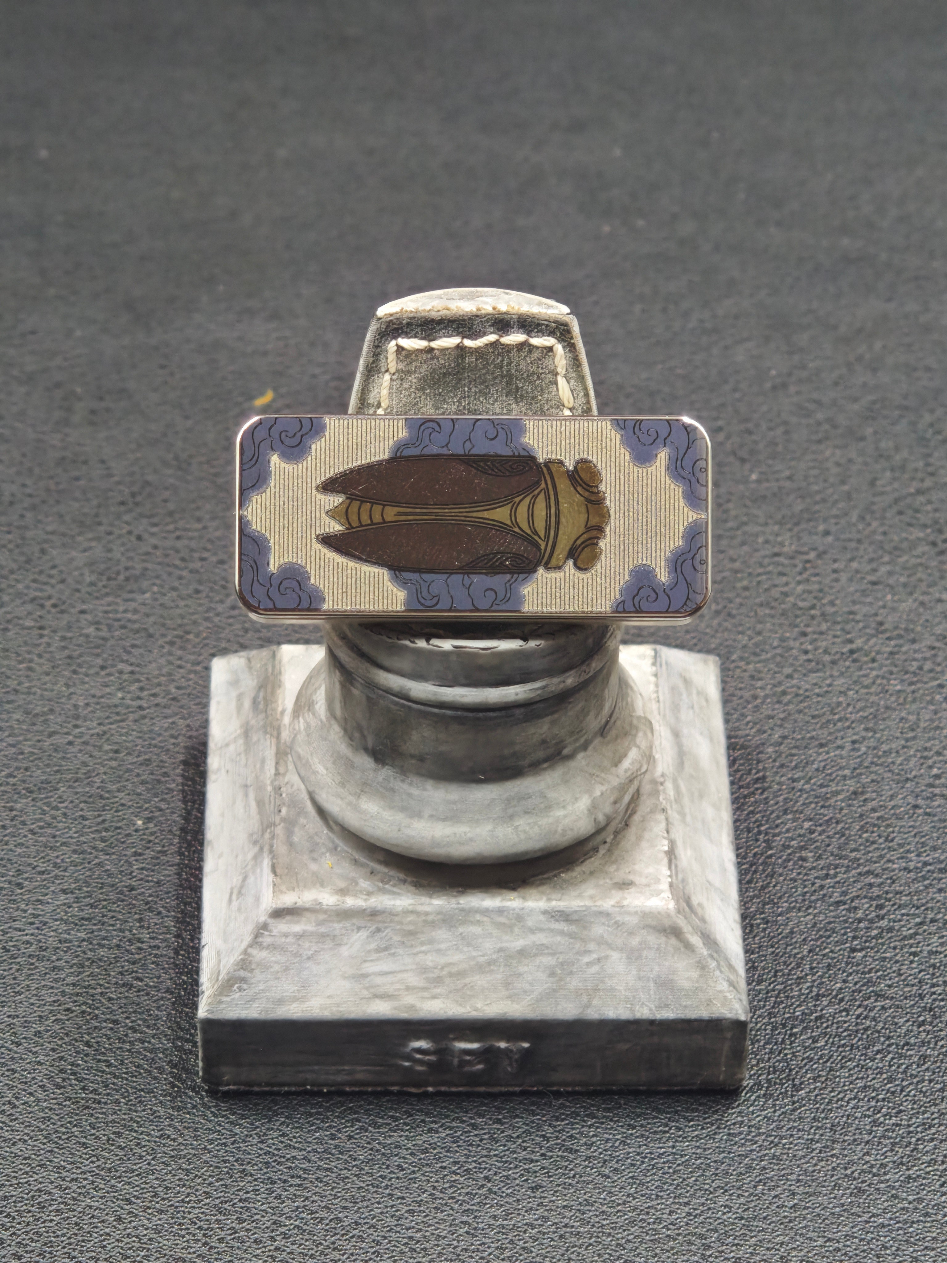 Cicada Chant Spring Titanium